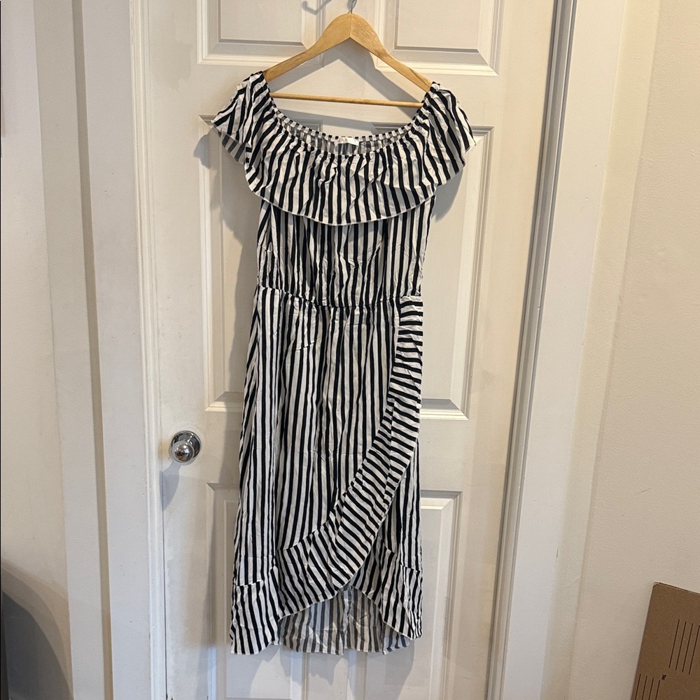 Elegant Black and White Striped Maxi Dress